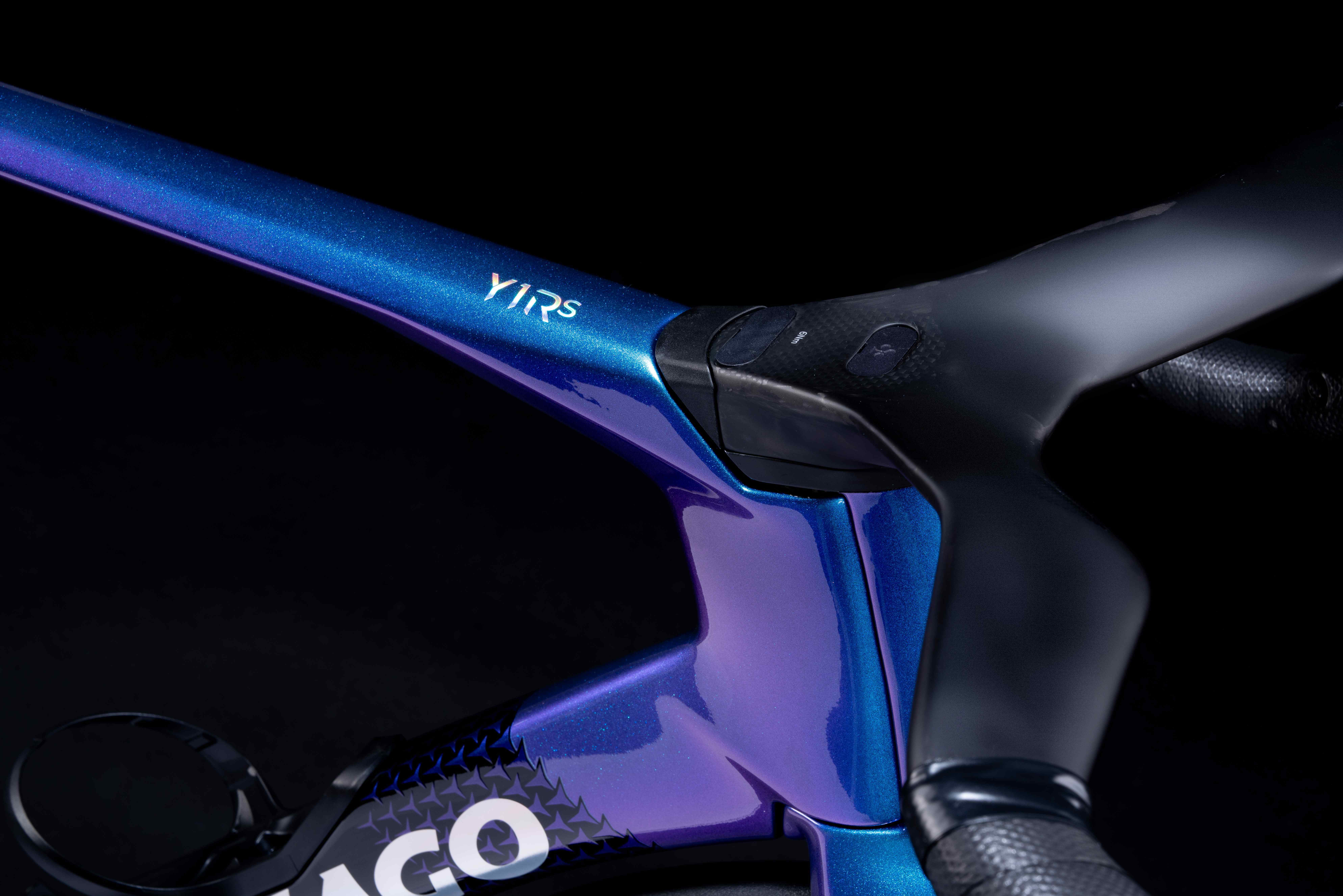 COLNAGO Y1Rs VIOLA particolari fondo nero-2